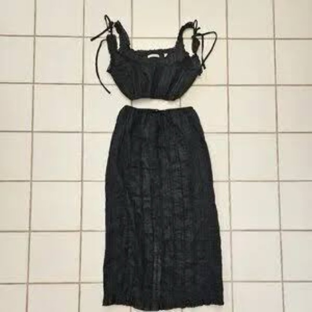 ISO DOEN RENEE TOP AND RENAUD SKIRT SET - Picture 2 of 2